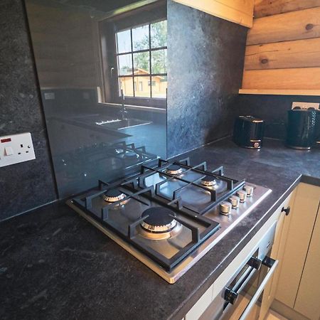 Aspen Lodge, Amazing New Log Cabin With Hot Tub - Sleeps 6 - Felmoor Park موربيث الغرفة الصورة