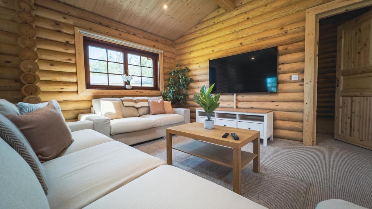 Aspen Lodge, Amazing New Log Cabin With Hot Tub - Sleeps 6 - Felmoor Park موربيث المظهر الخارجي الصورة