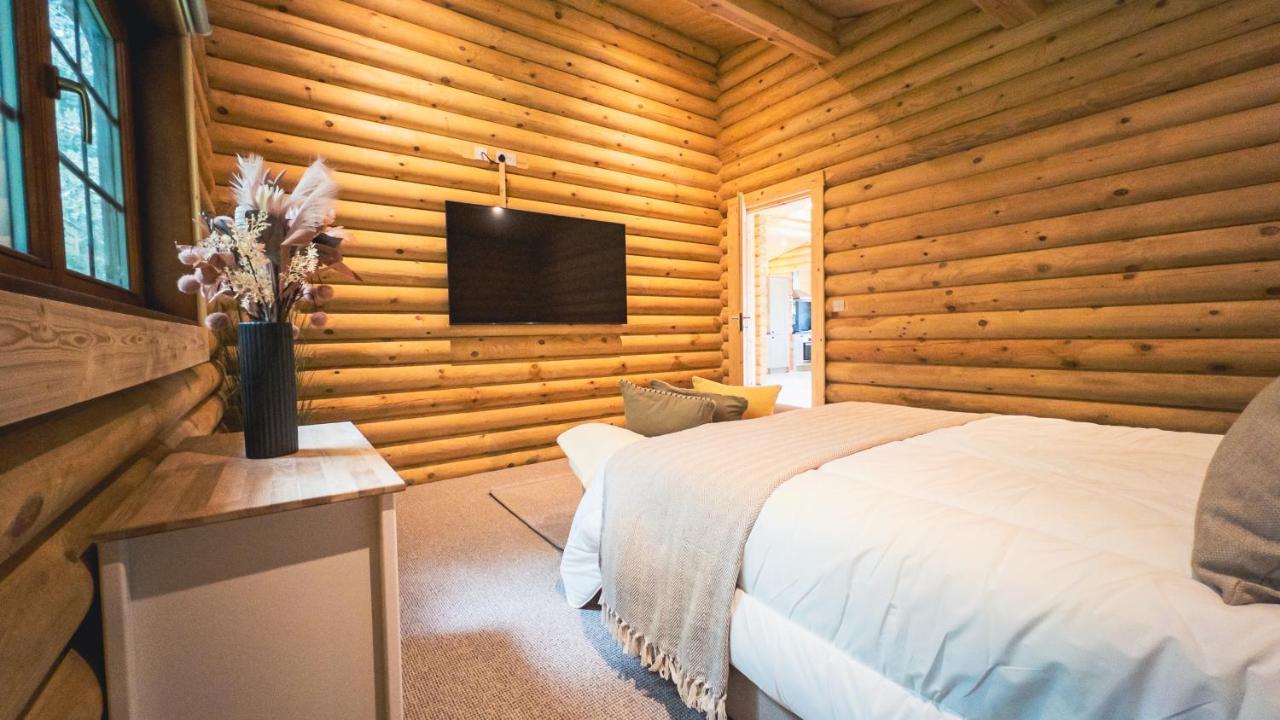Aspen Lodge, Amazing New Log Cabin With Hot Tub - Sleeps 6 - Felmoor Park موربيث المظهر الخارجي الصورة