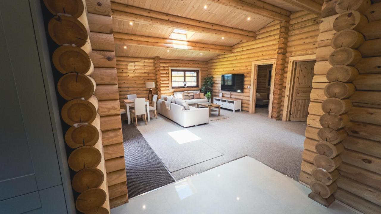 Aspen Lodge, Amazing New Log Cabin With Hot Tub - Sleeps 6 - Felmoor Park موربيث المظهر الخارجي الصورة