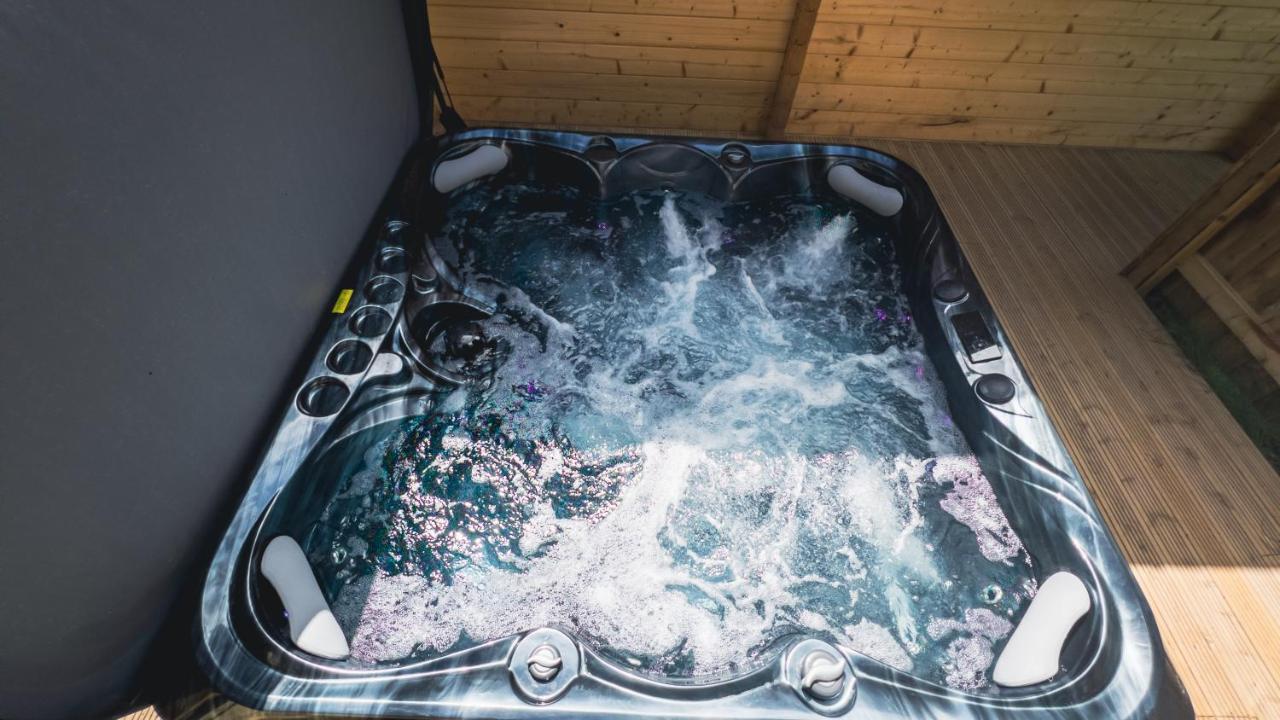 Aspen Lodge, Amazing New Log Cabin With Hot Tub - Sleeps 6 - Felmoor Park موربيث المظهر الخارجي الصورة